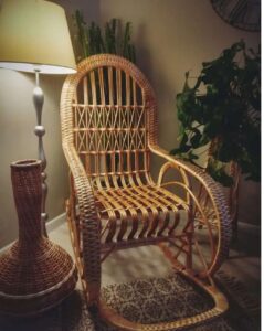 плетеное кресло качалка